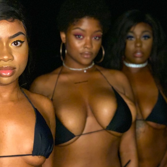 Black Bikini - Picture 2 of 3